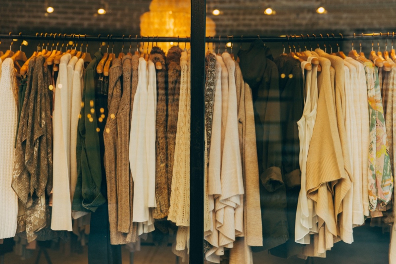 ecommerce-SANARY SUR MER-min_clothe_fashion_store_shop_window_store_front-21277